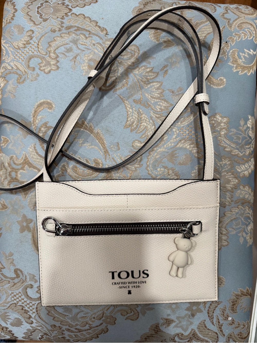TOUS Cream Crossbody Cardholder with Bear Charm and Front Zip - Picture 2 of 4